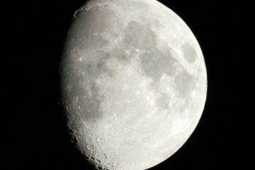 Waxing gibbous moon, 5th Dec 2011